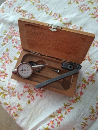 Reloj comparador con caja