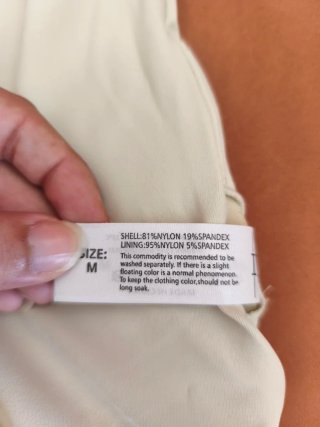 Top deportivo asimétrico beige Talla M