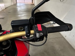 Honda X-ADV 750 Negra y Roja
