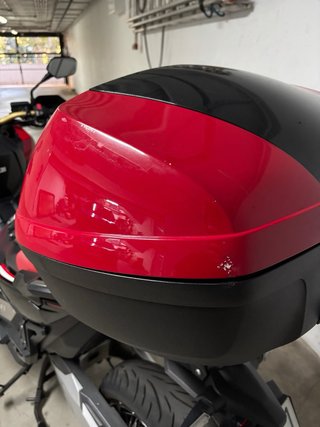 Honda X-ADV 750 Negra y Roja