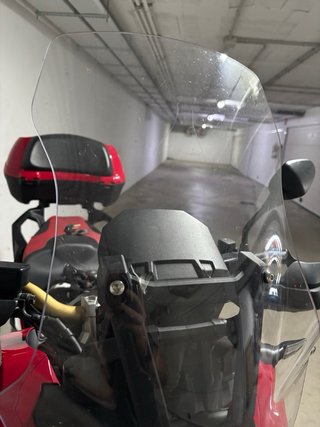 Honda X-ADV 750 Negra y Roja