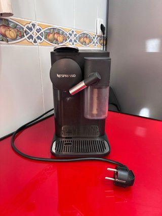 Cafetera DeLonghi Nespresso Lattissima one