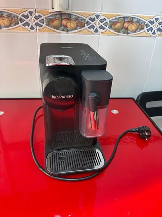 Cafetera DeLonghi Nespresso Lattissima one