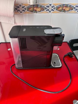 Cafetera DeLonghi Nespresso Lattissima one