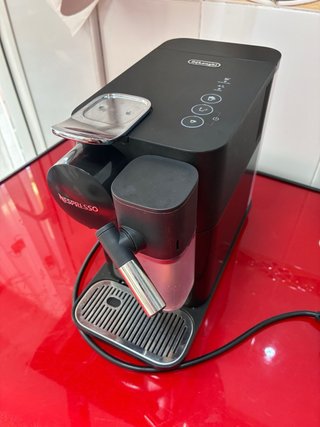 Cafetera DeLonghi Nespresso Lattissima one
