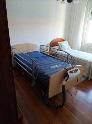 Cama articulada Tecnimoem + colchón antiescaras