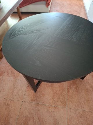 Mesa auxiliar redonda de madera negra