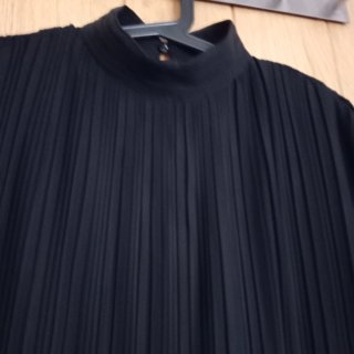 Top plisado Massimo Dutti negro