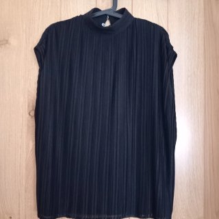 Top plisado Massimo Dutti negro