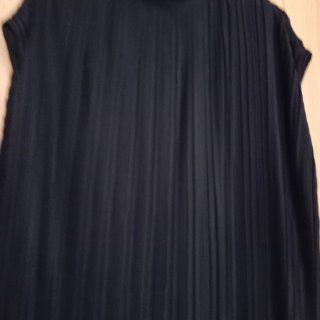 Top plisado Massimo Dutti negro