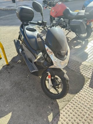 Moto Scooter Negra y Gris
