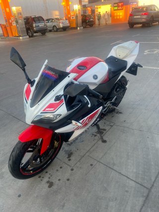 Yamaha YZF 125R Roja y Blanca