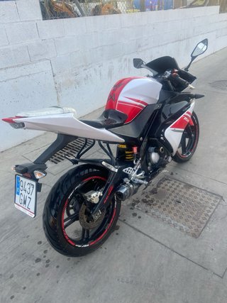 Yamaha YZF 125R Roja y Blanca
