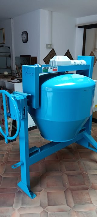 Hormigonera TECH 300 - Nueva sin usar