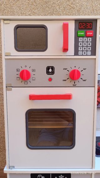 Cocinita de madera para niños con accesorios