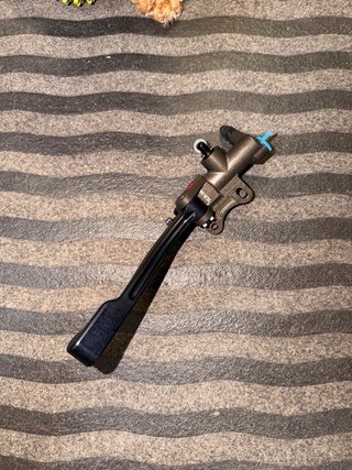 Bomba de freno Brembo pulgar