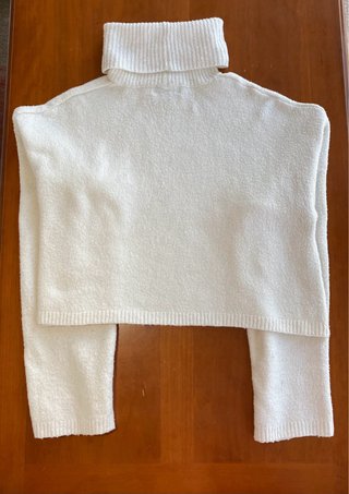 Jersey Bershka blanco crop top cuello alto