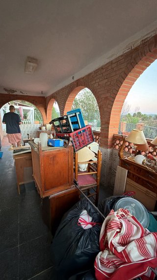 Regalo muebles varios.