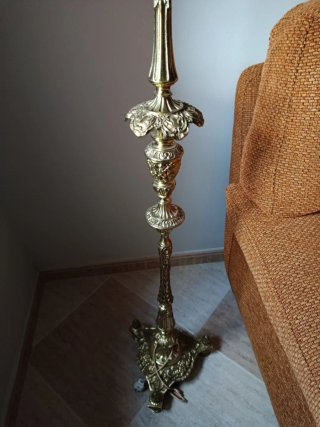 Lámpara de salón dorada