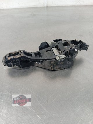 SOPORTE MANETA EXTERIOR TRASERA IZQUIERDA Jaguar E-PACE (07.2017->)