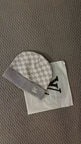 Gorro Louis Vuitton Gris