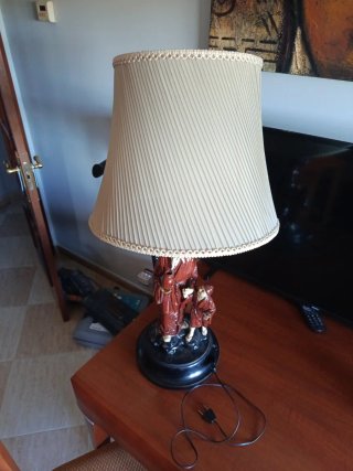 Lámpara de mesa figura oriental