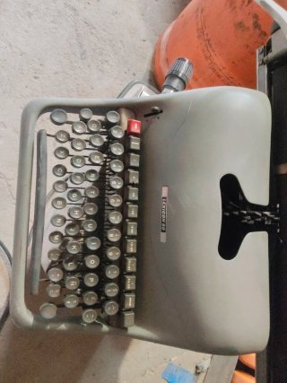 Máquina de escribir antigua