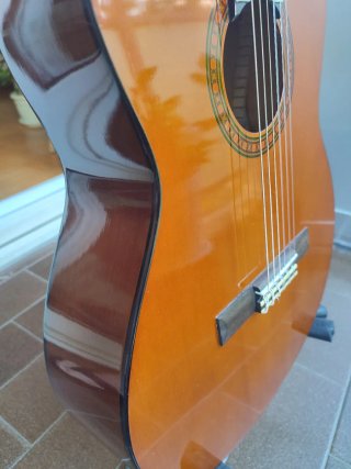 Guitarra española Yamaha CS40