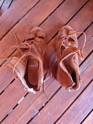 Botines de ante con cordones