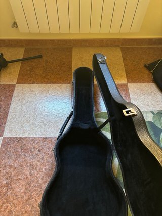 Guitarra Tanglewood  con amplificador y funda