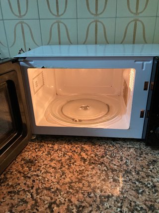 Microondas blanco y negro