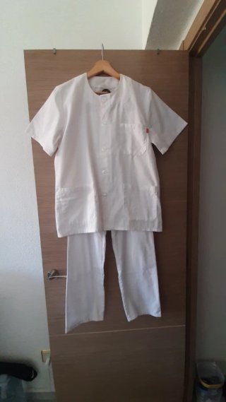 Casaca y pantalón blanco