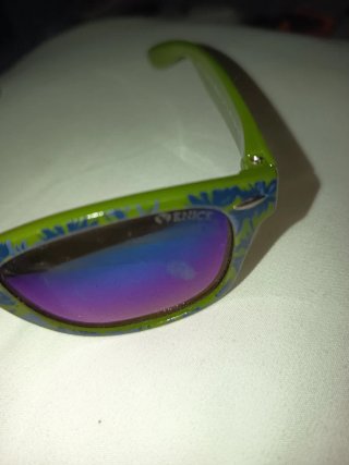 Gafas de sol infantiles Venice verdes.