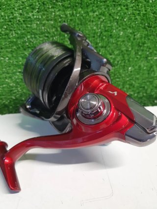 Carrete de Pesca Rojo y Negro