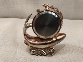 Reloj de sobremesa PEZ, cuarzo dorado vintage