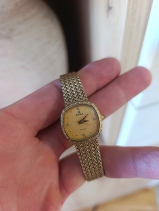 Reloj Cyma de oro con diamantes