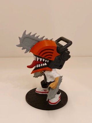 Figura Chainsaw Man impresa en 3D y pintada a mano
