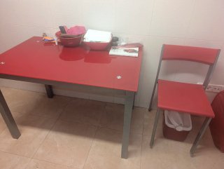 Mesa de cocina cristal roja y 4 sillas