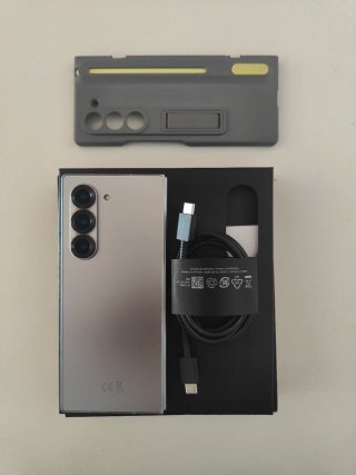 Samsung Z Fold 6 Gris + Cargador Inalámbrico