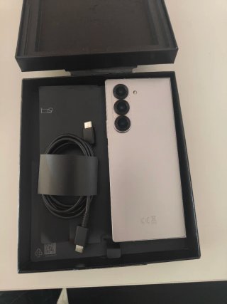 Samsung Z Fold 6 Gris + Cargador Inalámbrico