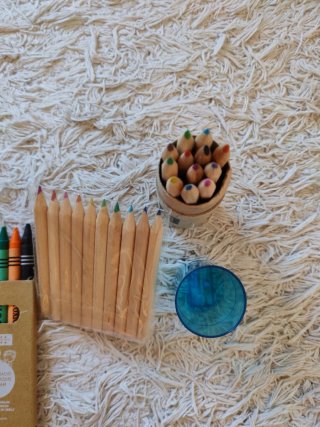Pinturas y sacapuntas