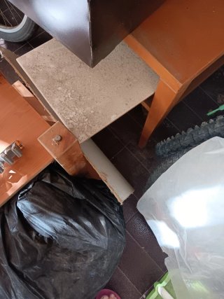 Lote: varios Azulejos, varios estanterías con enga