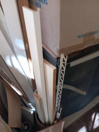 Lote: varios Azulejos, varios estanterías con enga