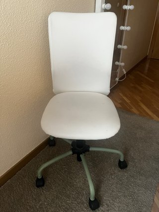 Silla de escritorio forrada y lacada