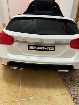 Coche Mercedes AMG Blanco