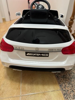 Coche Mercedes AMG Blanco