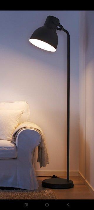 Lámpara de pie IKEA HEKTAR gris oscuro