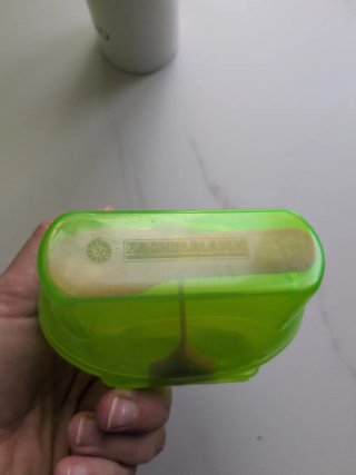 Termo blanco con tapa de madera + tupper kiwi
