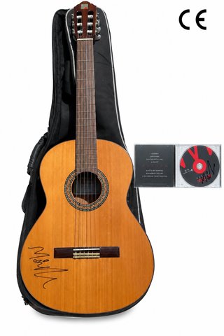 Chitarra Alhambra 3C autografata Damiano David