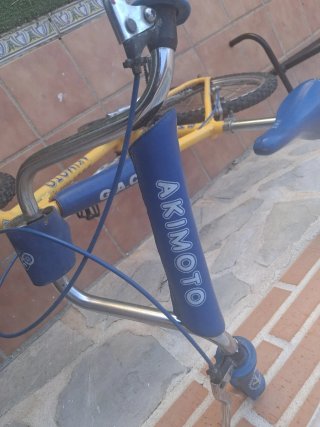Bicicleta BMX GAG Akimoto Amarilla